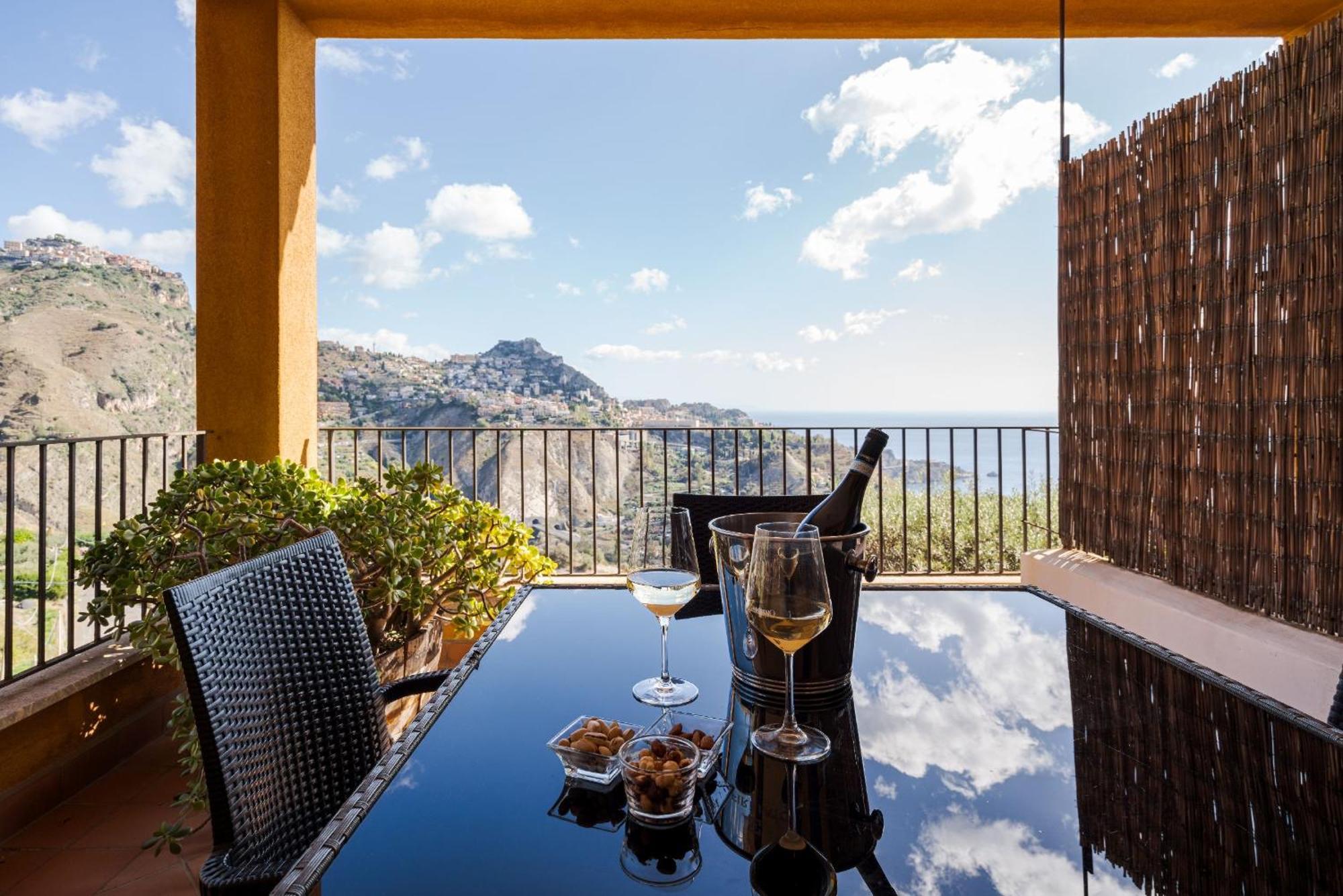 The Lemon Tree Apartment Taormina Bagian luar foto