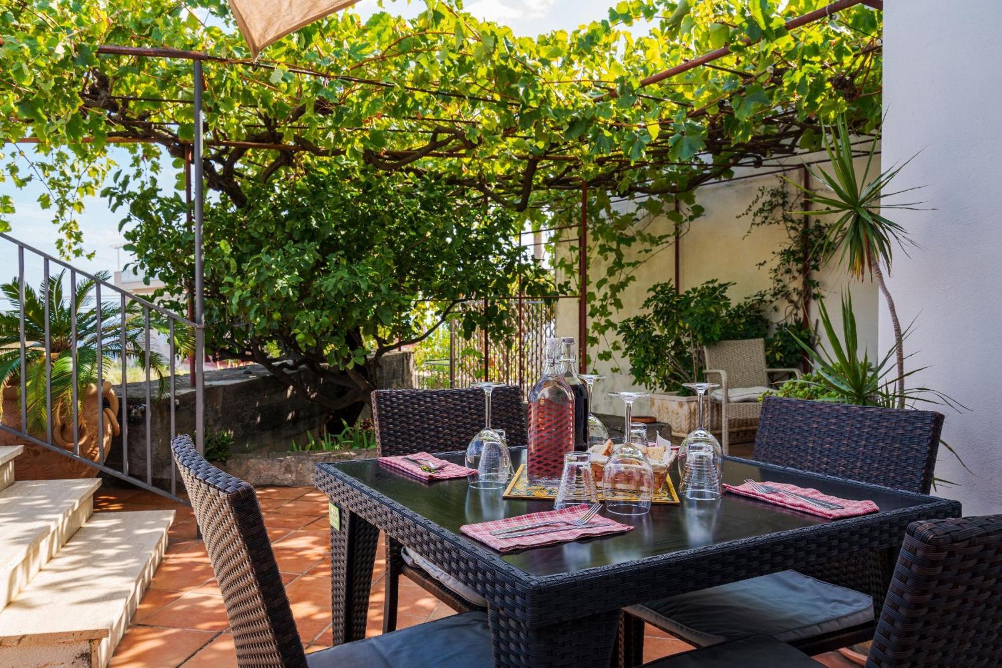 The Lemon Tree Apartment Taormina Bagian luar foto