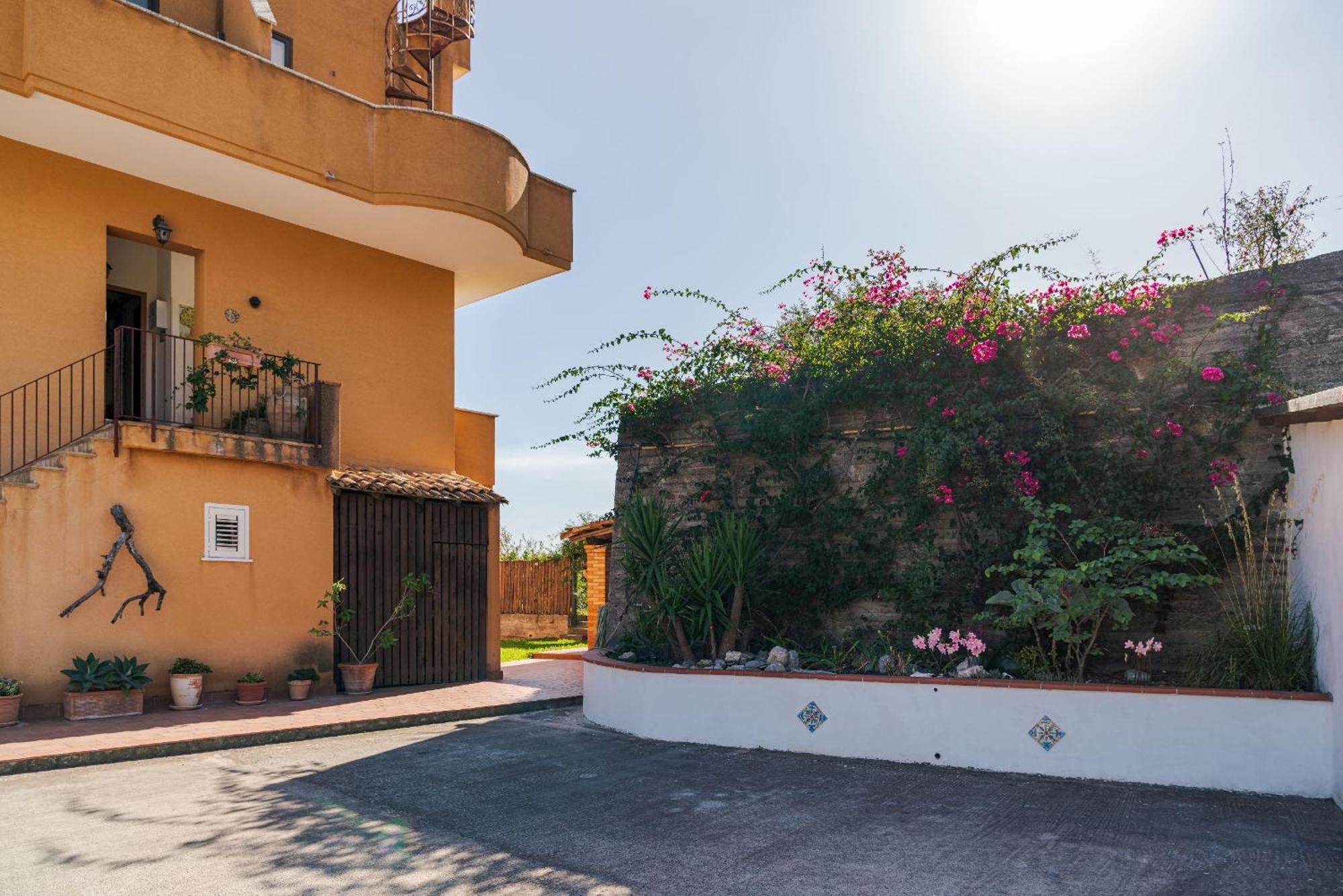 The Lemon Tree Apartment Taormina Bagian luar foto