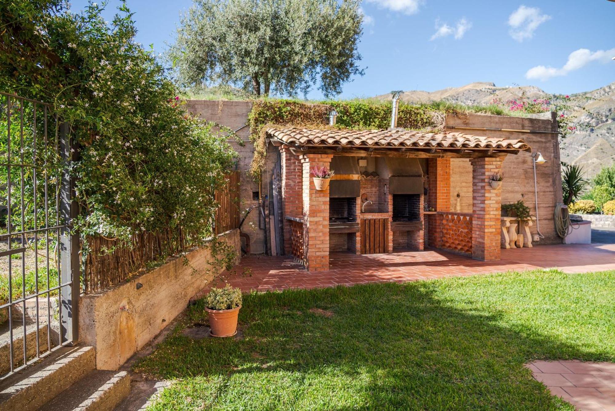 The Lemon Tree Apartment Taormina Bagian luar foto