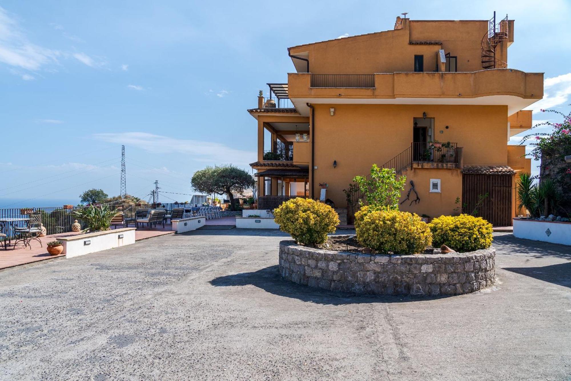The Lemon Tree Apartment Taormina Bagian luar foto