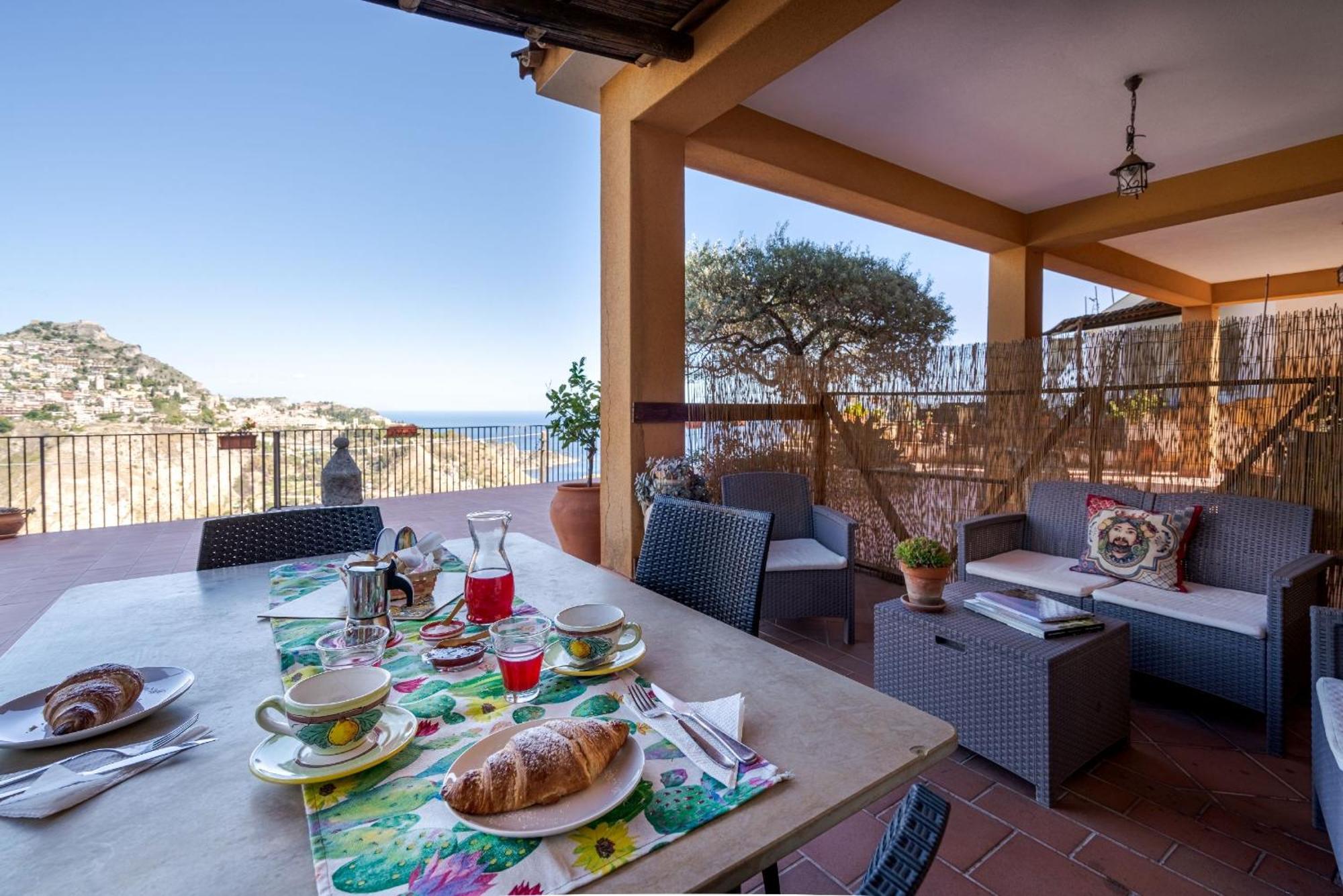 The Lemon Tree Apartment Taormina Bagian luar foto
